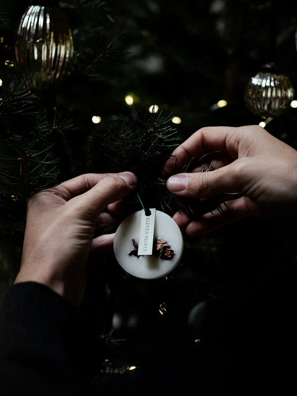 Eleven People - Ambientador Sólido X´MAS: Rosa, Manzana, Musgo de Roble y Cedro